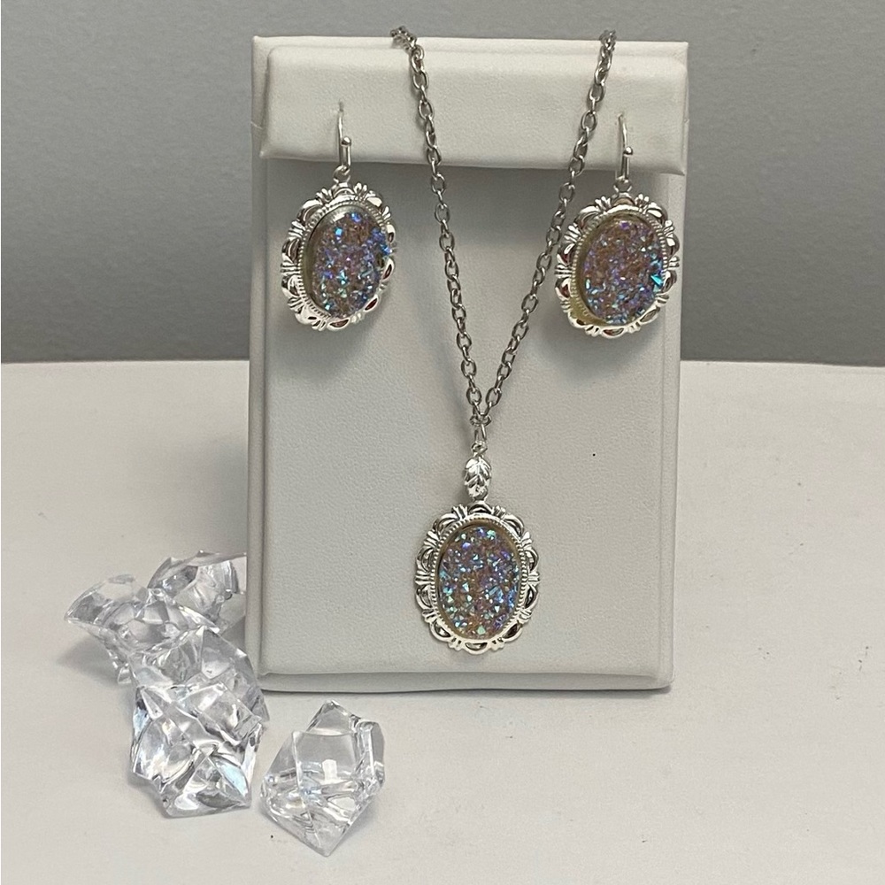NEW Silver Druzy (faux) necklace and earring set